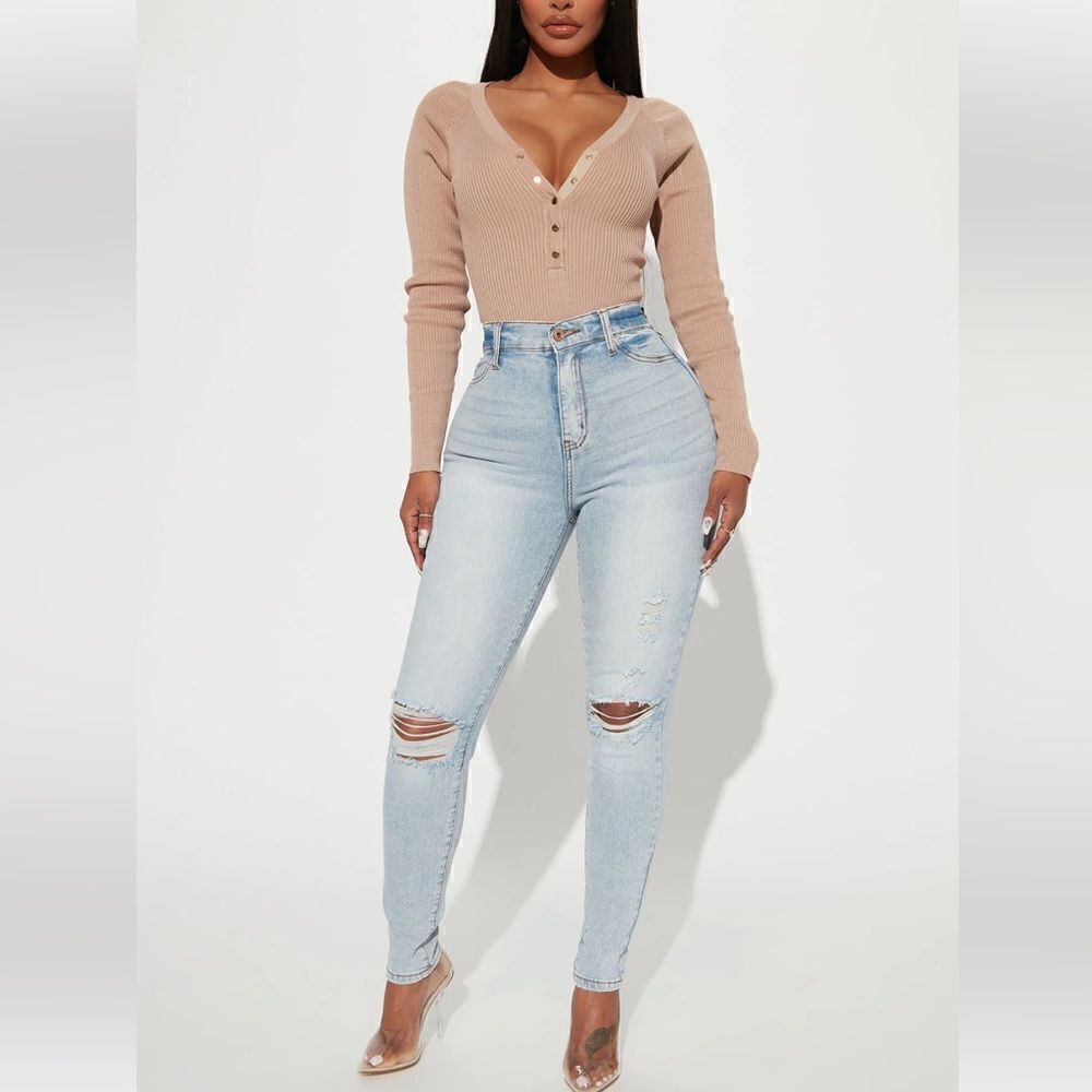 Turn' Heads Booty Lifting Skinny Jeans - Light Wash